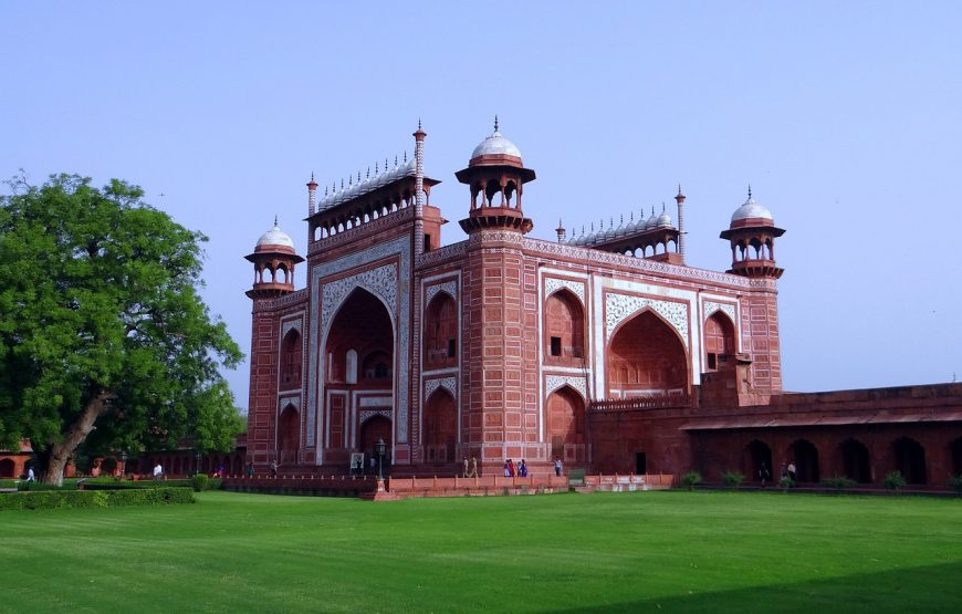 Delhi To Agra 1-Day Tour By AC Bus